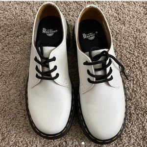 White dr martens! Size 7 (ladies) Worn once. No scratches